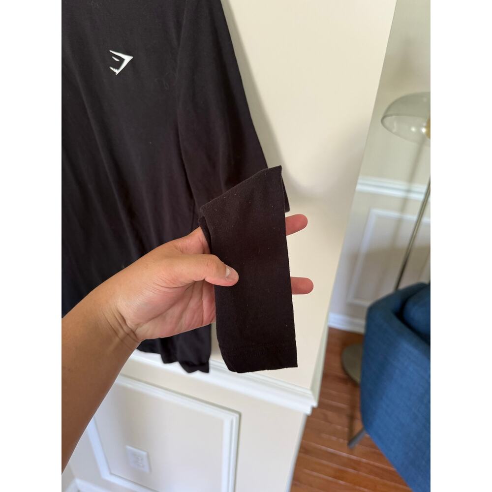 Gymshark Crest Long Sleeve T-Shirt Black Workout Activewear Fitness Athlesuire - Picture 6 of 9
